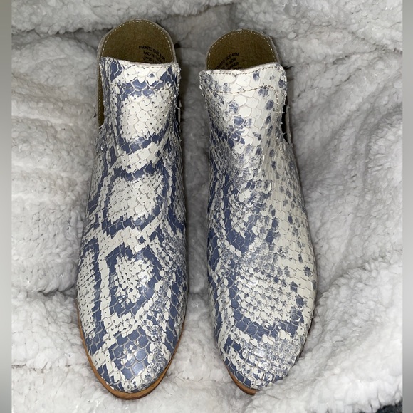 New Snake Skin Booties 6.5 - Picture 2 of 5